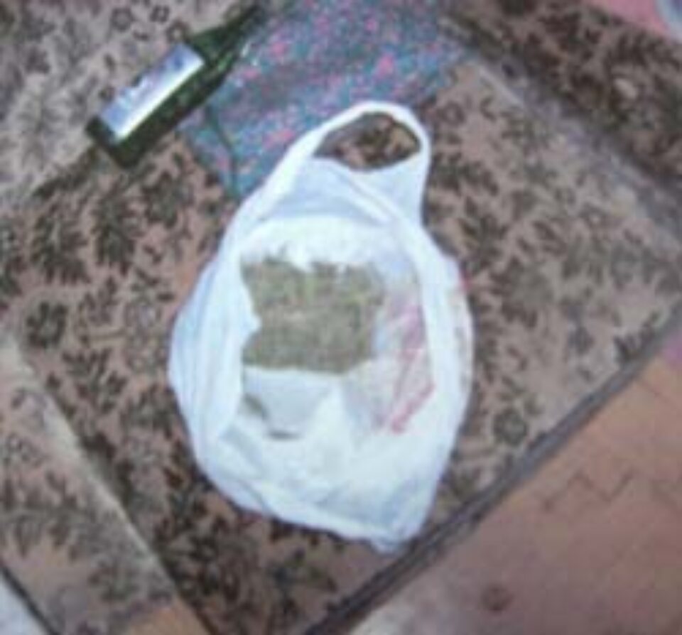 Una dintre pungile cu cannabis