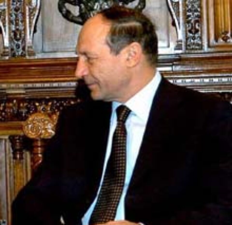 Băsescu vrea extinderea termenului de reținere a unei persoane Băsescu vrea extinderea termenului de reținere a unei persoane