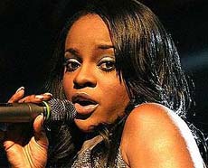 Fosta membră a trupei Sugababes, Mutya, se lansează solo