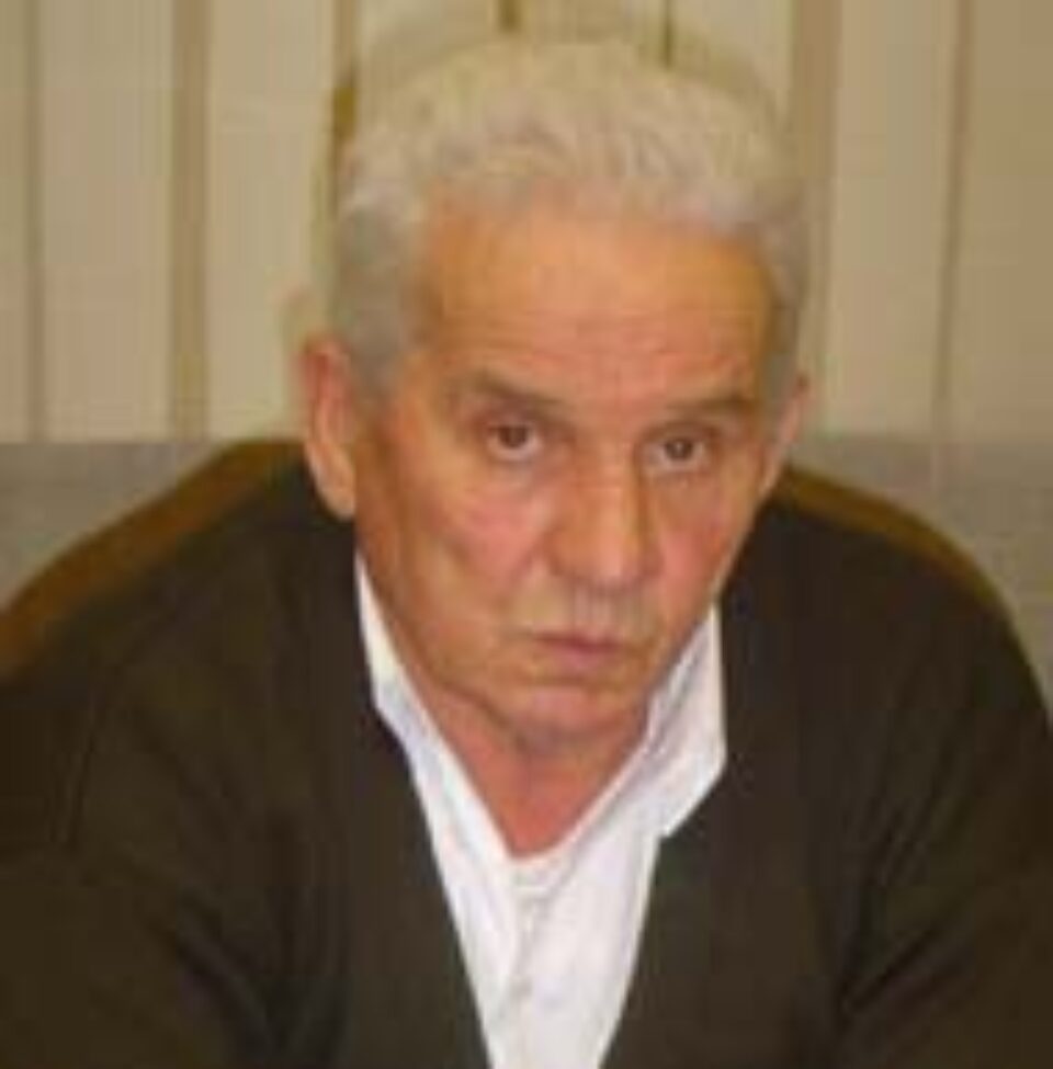 Consilier județean supărat pe democrație: „Noi dăm de aici banii și ei se duc și prin alte buzunare. Asta e democrație nebună” Consilier județean supărat pe democrație: „Noi dăm de aici banii și ei se duc și prin alte buzunare. Asta e democrație nebună”