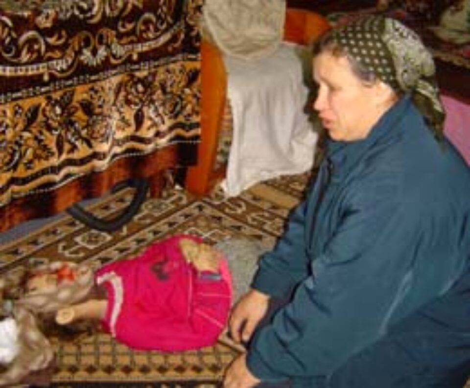 Didina Meran, mama fetiţei care a fost accidentată mortal: „Cînd m-am dus acolo şi m-am repezit şi am scos-o, nu am mai avut cuvinte. Am crescut-o greu, că era mică şi amărîtă şi uite ce i-a făcut” Didina Meran, mama fetiţei care a fost accidentată mortal: „Cînd m-am dus acolo şi m-am repezit şi am scos-o, nu am mai avut cuvinte. Am crescut-o greu, că era mică şi amărîtă şi uite ce i-a făcut”