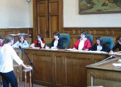 Judecători îngrămădiți pe o listă de premiere