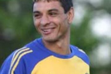 Ganea are trei oferte din Anglia