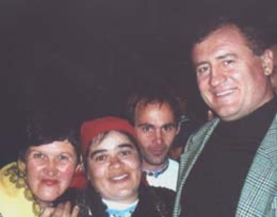 Directorul Fron impreuna cu artistele talentate de la Sasca