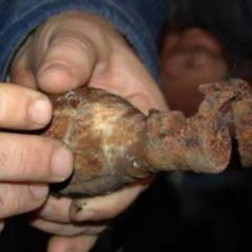 Grenadă defensivă funcțională descoperită în subsolul unui bloc din Rădăuți