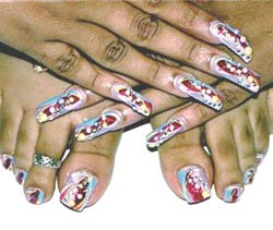 Opere de artă pe unghii