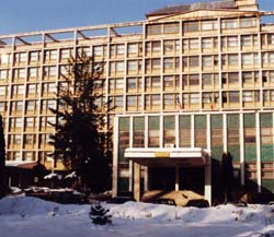 Cinci chirurgi „se bat” pe o singură sală de operație, la Spitalul Județean