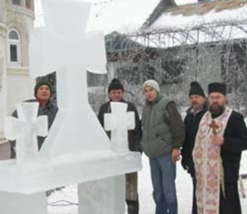 Și la Fălticeni, credincioșii de stil vechi au sărbătorit, ieri, Botezul Domnului