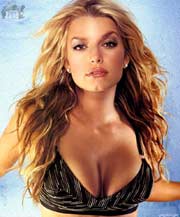 Jessica Simpson a făcut o pasiune pentru proprii sâni