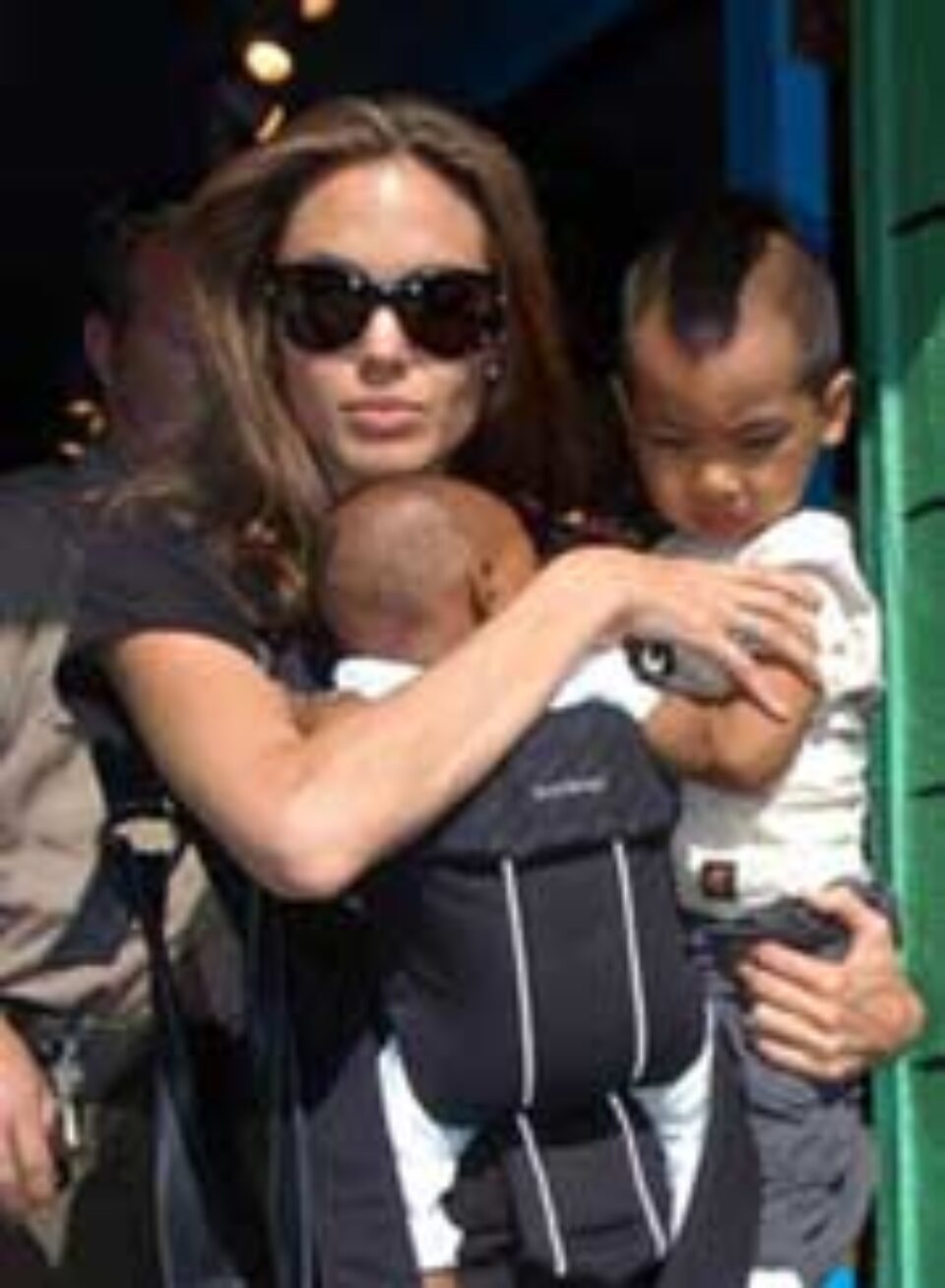 Copiii Angelinei Jolie vor purta și numele Pitt Copiii Angelinei Jolie vor purta și numele Pitt