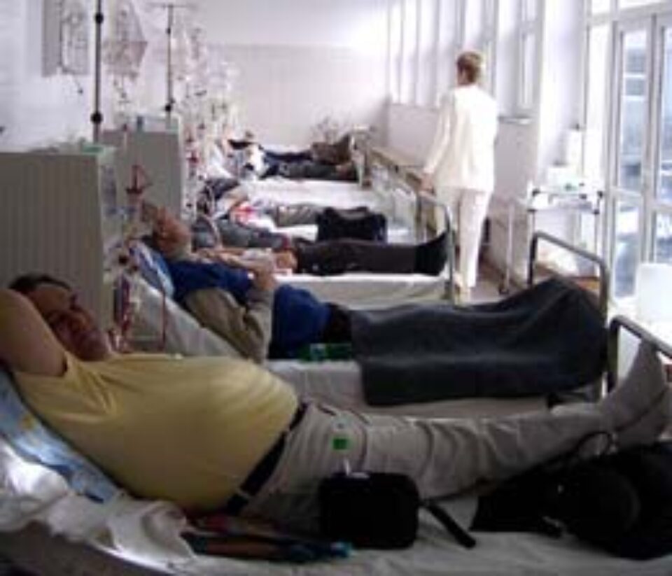 Aproximativ 200 de suceveni sunt ținuți în viață cu ajutorul dializei