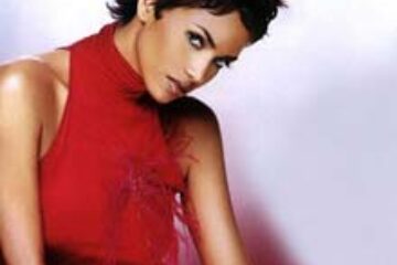 Halle Berry - noua imagine Versace