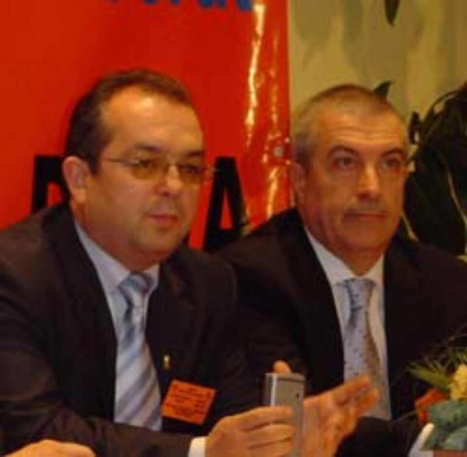 Copreședinții Alianței D.A. își invită colegii de partid să renunțe la competiția dintre PNL și PD Copreședinții Alianței D.A. își invită colegii de partid să renunțe la competiția dintre PNL și PD