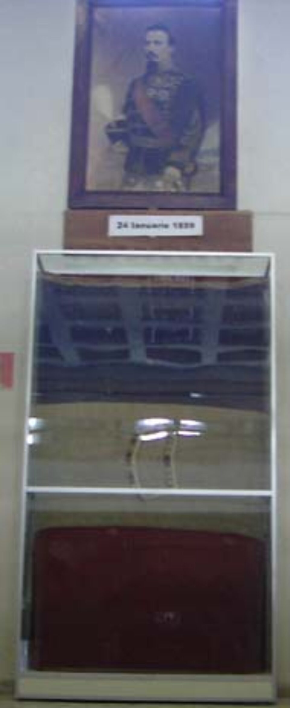 Steag din timpul domniei lui Cuza, expus la Muzeul de Istorie