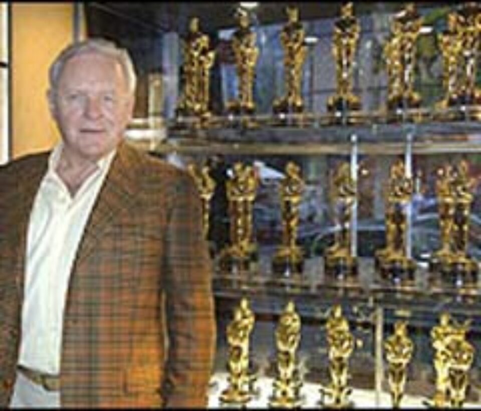 Statuetele Oscar sunt expuse la New York Statuetele Oscar sunt expuse la New York