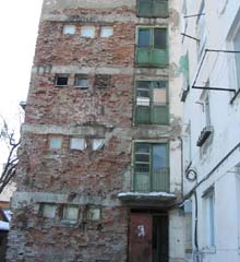 Blocul Groazei – congelatorul în care trăiesc peste 120 de familii