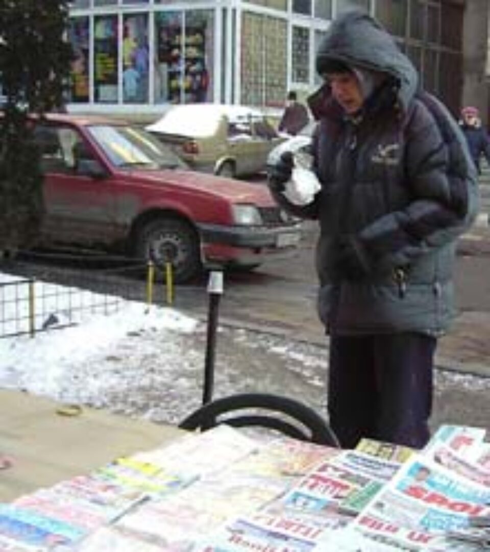 Program redus și cantități însemnate de ceai fierbinte pentru sucevenii care vând ziare Program redus și cantități însemnate de ceai fierbinte pentru sucevenii care vând ziare