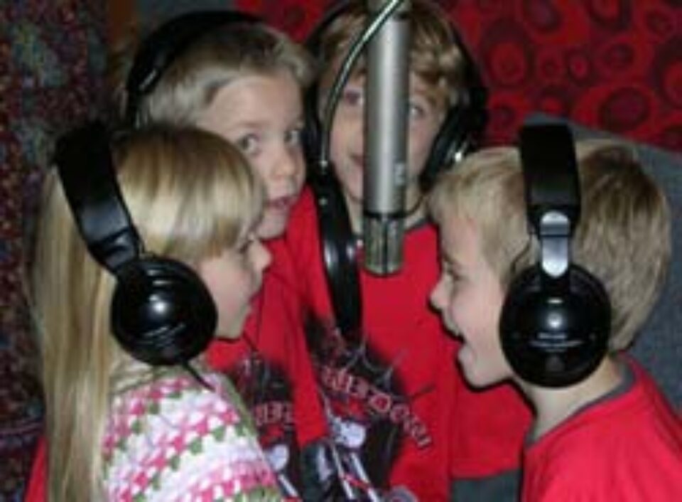 Zachary, Lorenzo, Myrinda şi Nikolas Brino