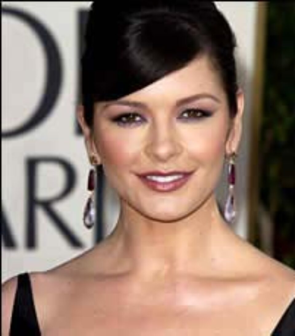 1. Catherine Zeta-Jones, vedeta feminină cu cea mai frumoasă coafură în 2005