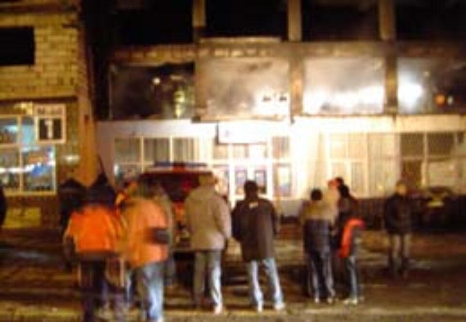 Blocul incendiat din Obcini va fi expertizat de municipalitate Blocul incendiat din Obcini va fi expertizat de municipalitate