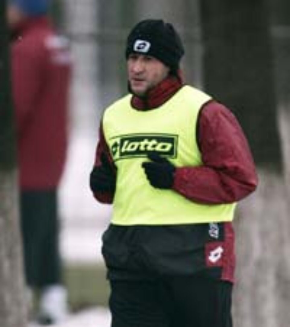 Viorel Moldovan va rata debutul sezonului