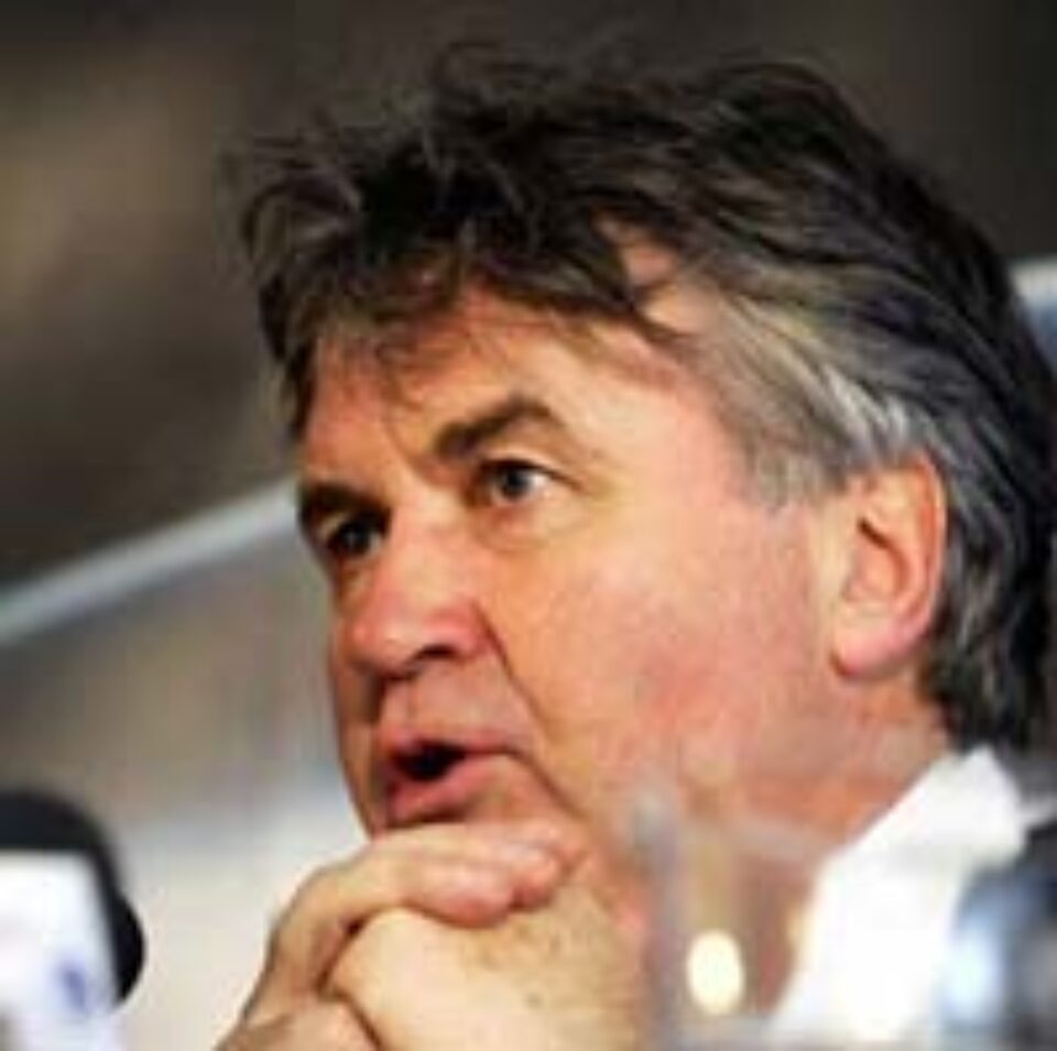 Guus Hiddink, favorit pentru a deveni selecționer al Angliei Guus Hiddink, favorit pentru a deveni selecționer al Angliei