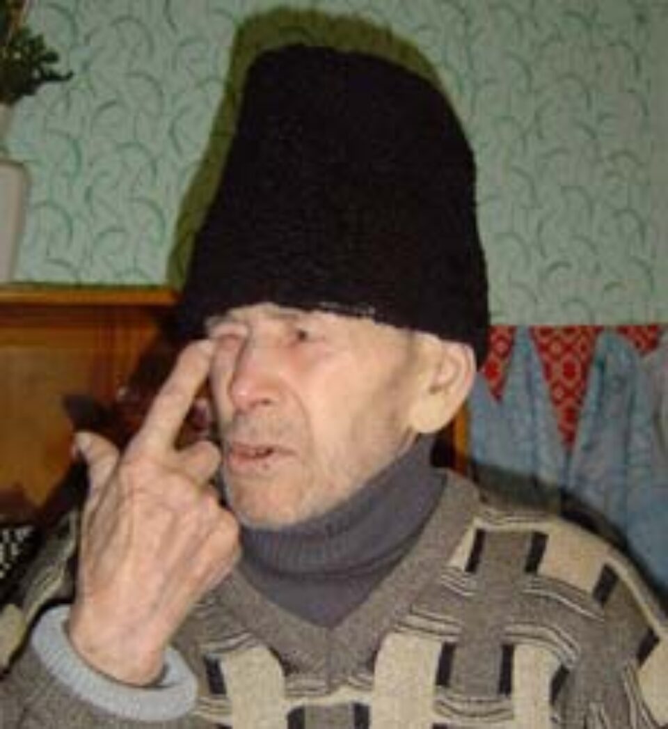 Un bătrân de 103 ani trăiește din pensia băiatului împușcat în armată