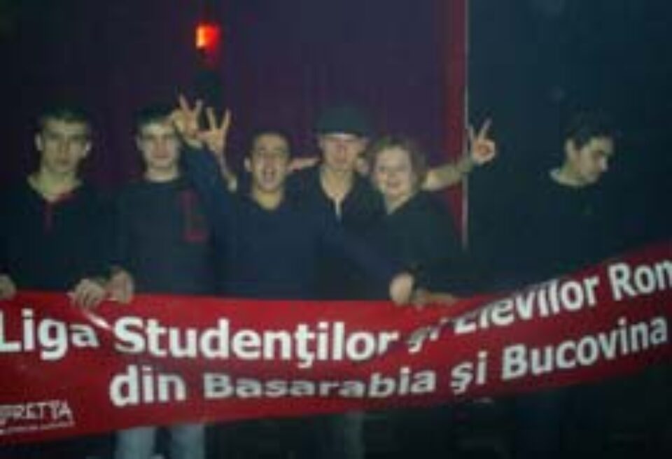 Studenții basarabeni din Suceava ar da orice să nu plece din România Studenții basarabeni din Suceava ar da orice să nu plece din România