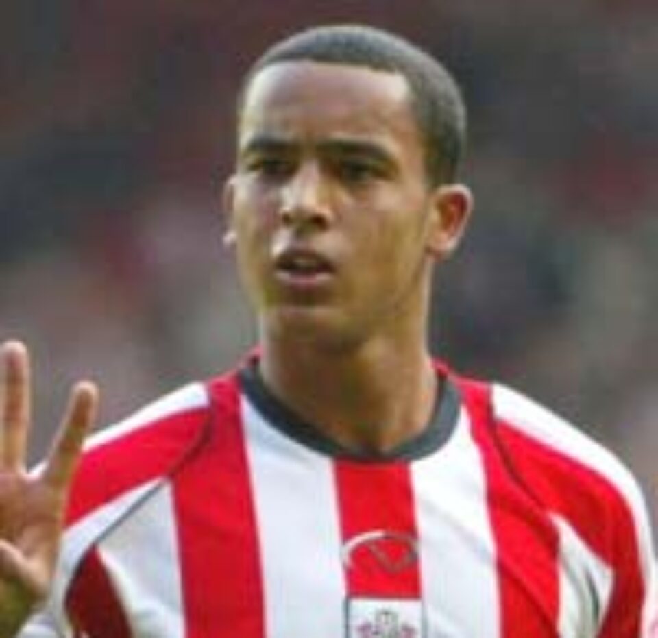 Cel mai surprinzător transfer a fost cel al lui Theo, care la 16 ani s-a transformat în cel mai scump tânăr jucător Cel mai surprinzător transfer a fost cel al lui Theo, care la 16 ani s-a transformat în cel mai scump tânăr jucător