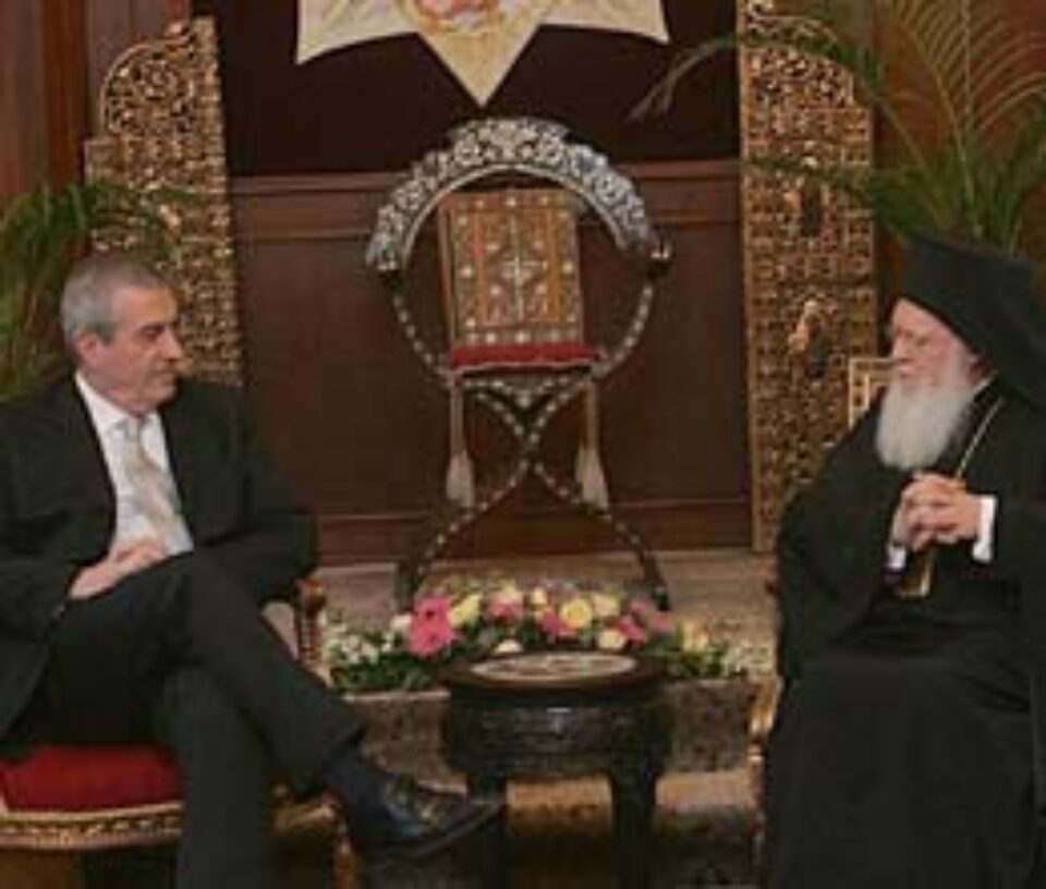 Premierul Tăriceanu s-a rugat împreună cu Patriarhul Constantinopolului Premierul Tăriceanu s-a rugat împreună cu Patriarhul Constantinopolului
