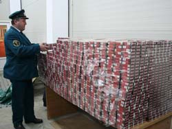 Țigări de aproape 10.000 de euro confiscate în Vama Siret