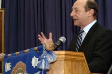 Băsescu le cere organizațiilor românilor din Ucraina să se unească