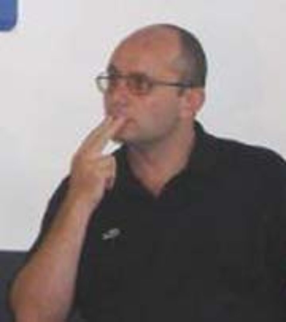 Gușă cere punerea în discuție a mandatului de senator al lui Frunda