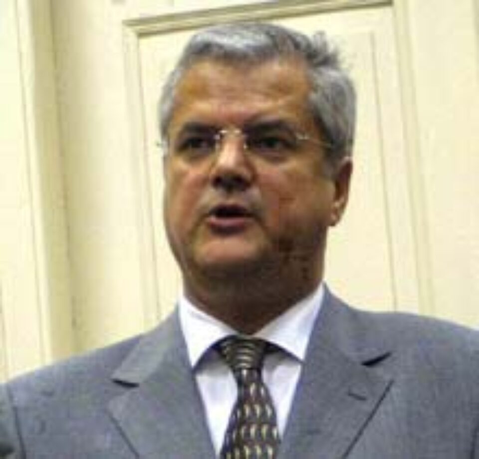 Macovei îi cere lui Năstase să aprobe percheziția a două din casele lui