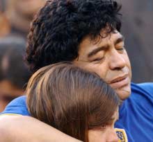 Maradona a rănit cu mașina doi copii