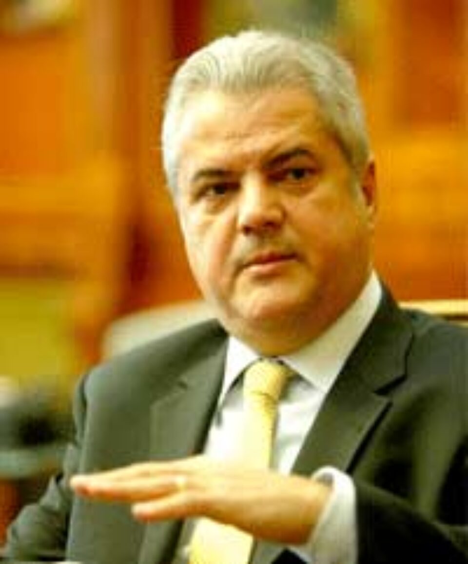 Năstase califică drept "poliție politică" percheziția cerută la casele sale Năstase califică drept "poliție politică" percheziția cerută la casele sale