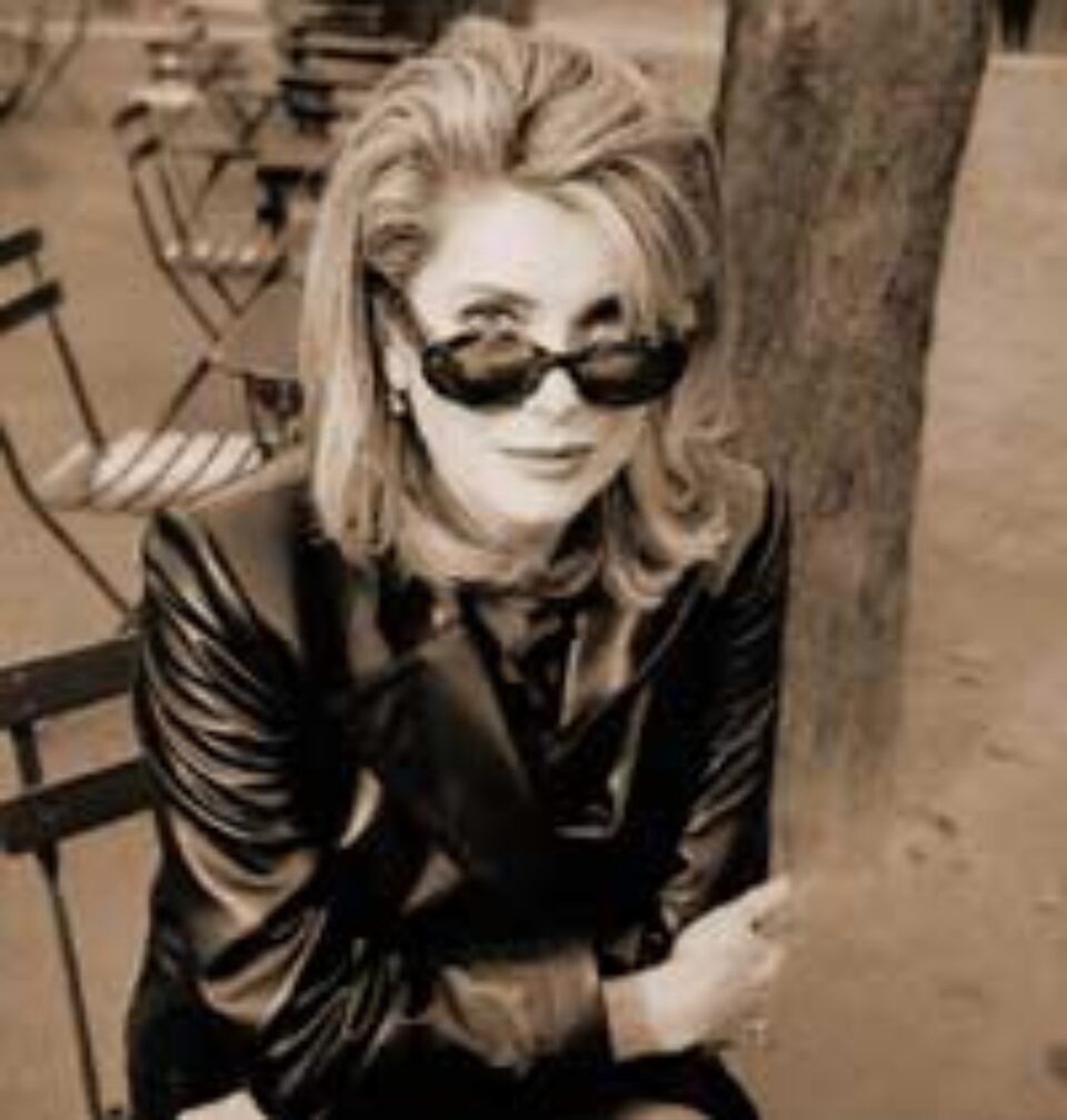 Catherine Deneuve își schimbă pantofii de trei ori pe zi Catherine Deneuve își schimbă pantofii de trei ori pe zi