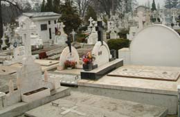 Înmormântările îi „ard” la buzunar pe suceveni