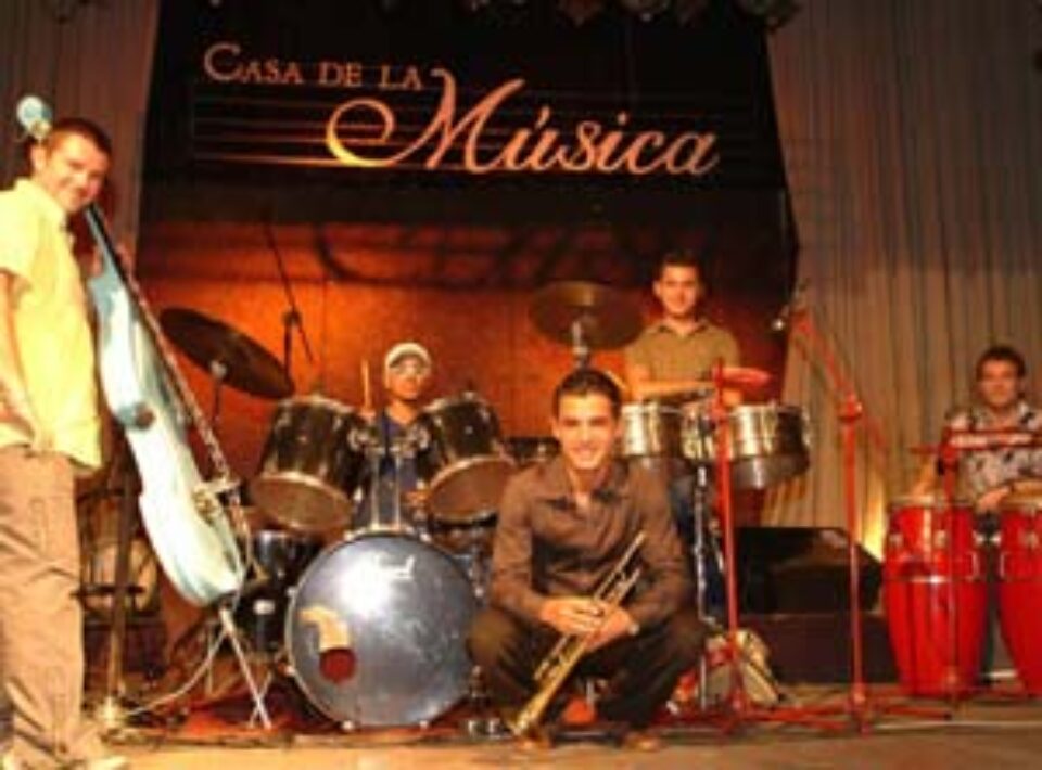 Elena a părăsit trupa Mandinga Elena a părăsit trupa Mandinga