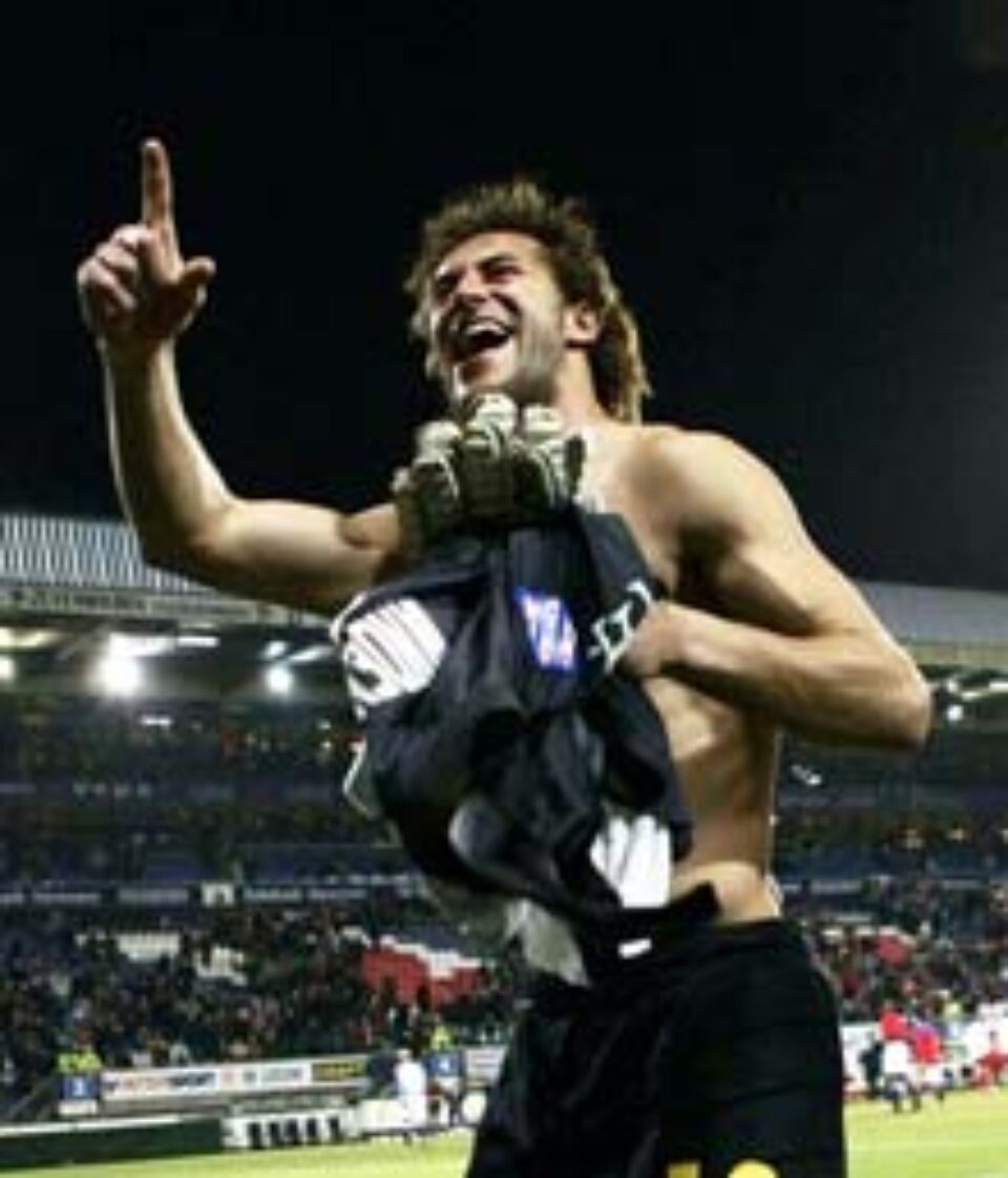 Carlos, portarul „idol” Carlos, portarul „idol”