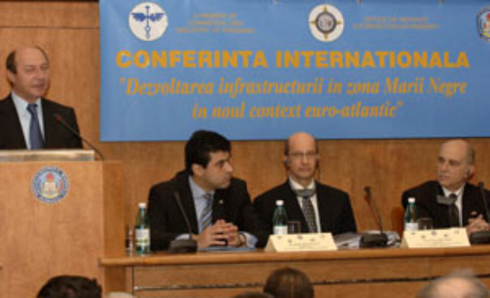 Băsescu: România va construi un terminal de gaze lichefiate la Constanța