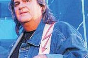 Peste 47.000 de persoane au semnat petiția on-line pentru Teo Peter