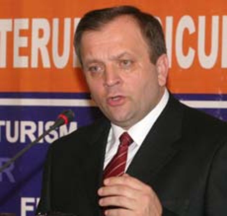 Flutur cere consilierilor județeni liberali să fie mai agresivi cu PSD