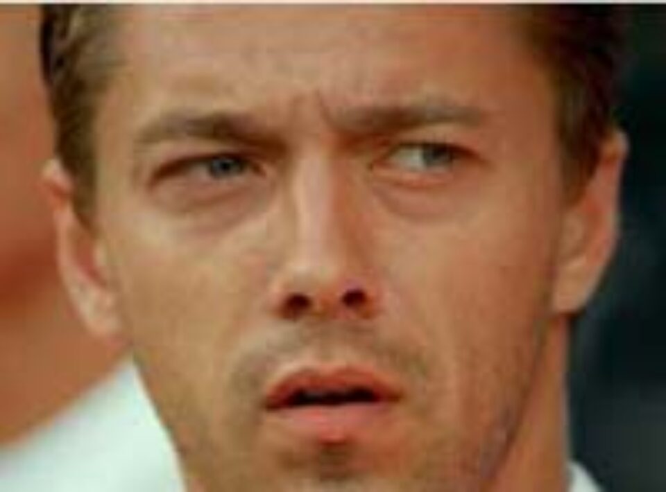 Roșu stă patru săptămâni Roșu stă patru săptămâni