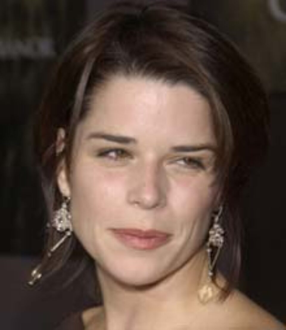 Neve Campbell - "mândră" de fotografiile nud de pe Internet