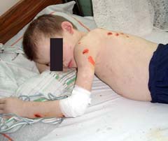 Copil de 8 ani, schingiuit de propria mamă