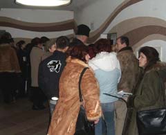 Angajații de la ghișee, copleșiți de situație