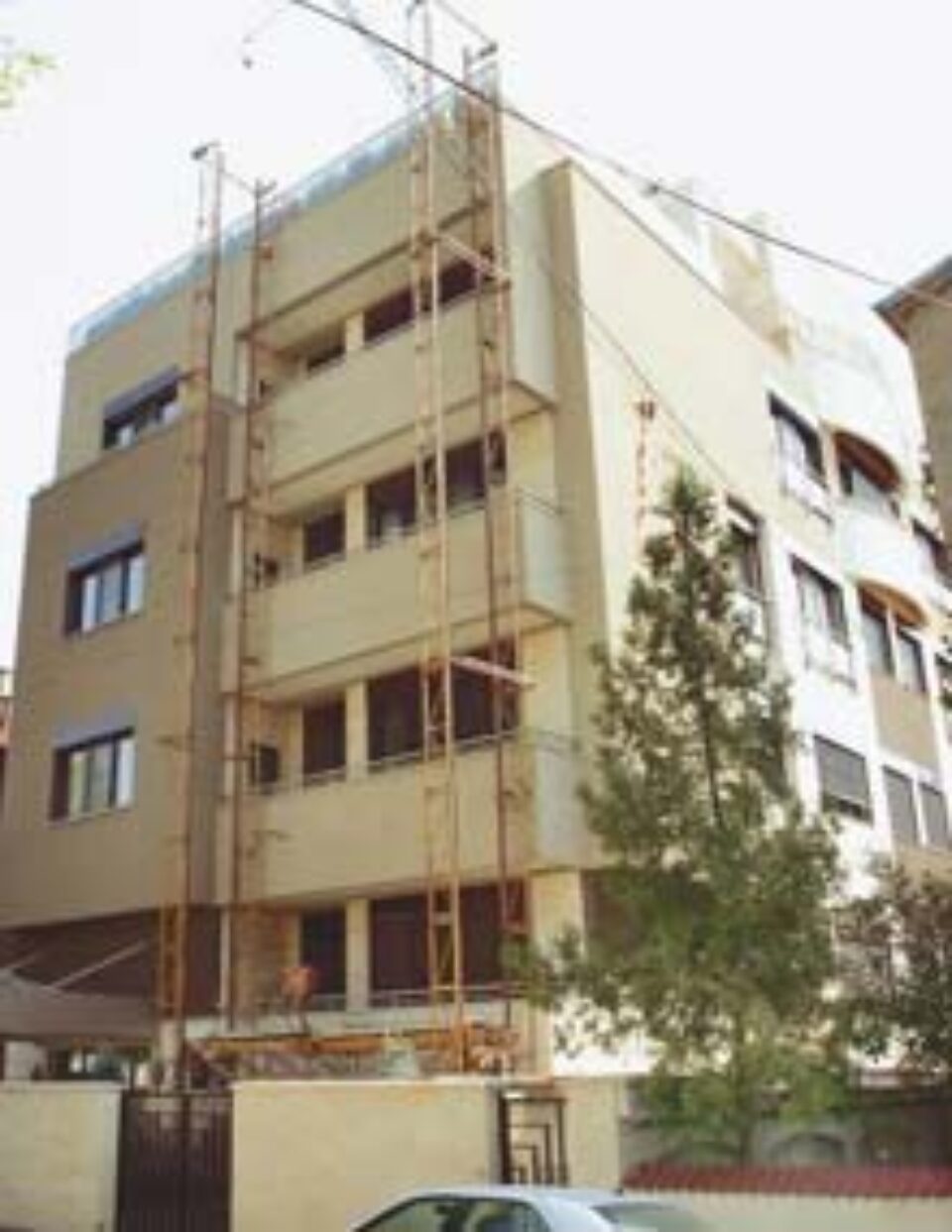 Percheziție de patru ore în Zambaccian, în apartamentul lui Andrei Năstase Percheziție de patru ore în Zambaccian, în apartamentul lui Andrei Năstase