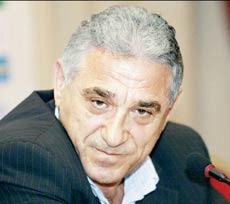 Becali, mătrășit Becali, mătrășit