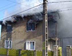Casa mistuită de flăcări a fost refăcută în timp record cu sprijinul comunităţii